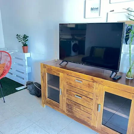 Oasis Royal Apartment